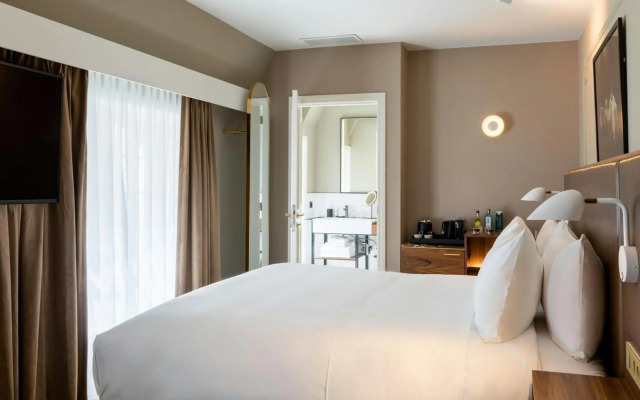 Sapphire House Antwerp, Autograph Collection