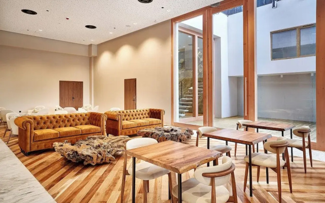 The Log Porto Hotel by Piamonte Hotels
