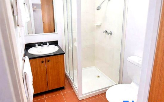 Hotham Ski Out 5 bed Studio21 w/ pool, sauna & spa — 3-star hotel in Hotham Heights