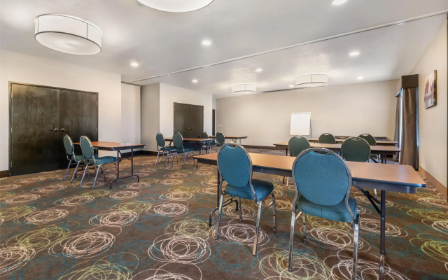 Best Western Plus Liberal Hotel & Suites