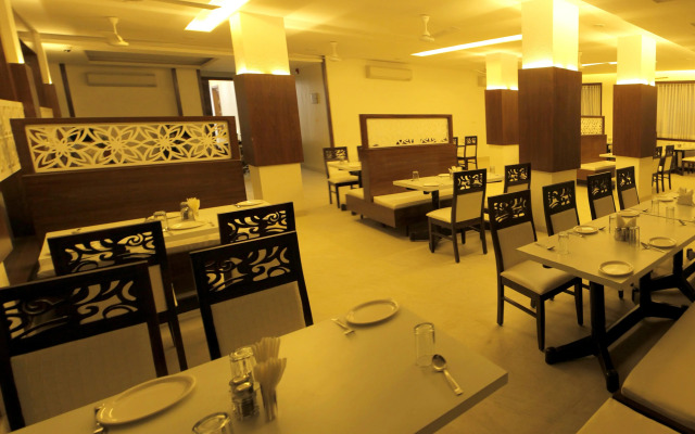 Hotel Raviraj