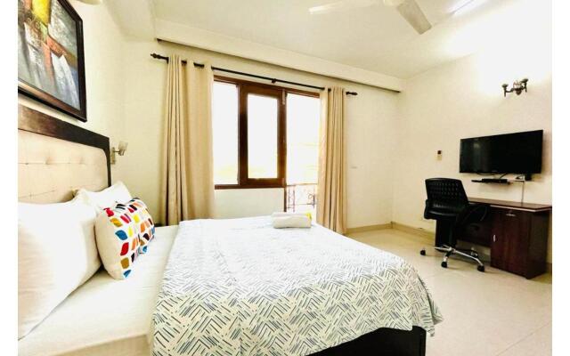 Bluo 1Bhk - Defence Colony Market, Lift, Balcony