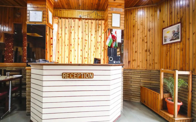 Oyo 18809 Mahamaya Palace