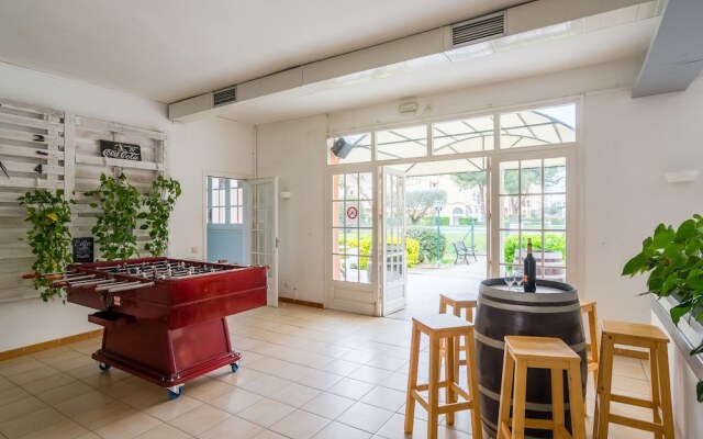 Alluring Apartment in Empuriabrava With Swimming Pool