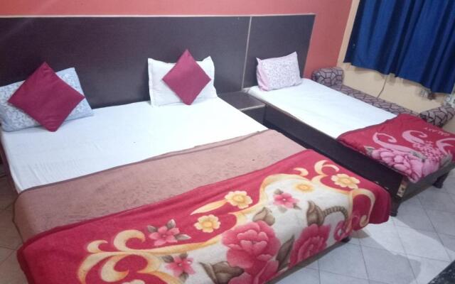 Yash Guest House 01 Minute Walk in Nizamuddin Railway Station