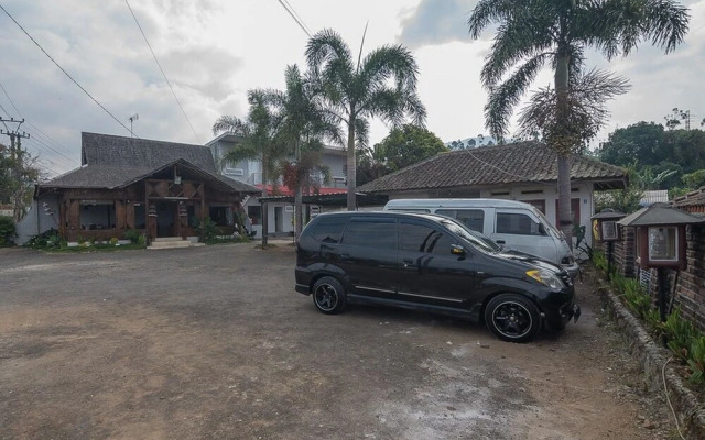 Saung Katineung by Reddoorz