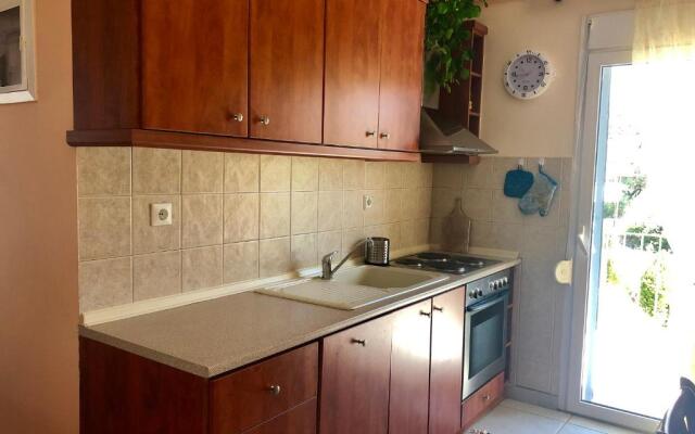 Gerakini 2BR Apt with Shared Pool