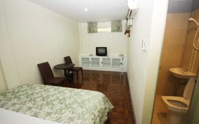 Nine Place BTS Ekamai – Hostel