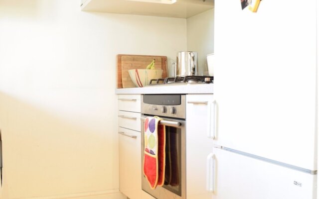 Bright 1 Bedroom Flat in Brook Green