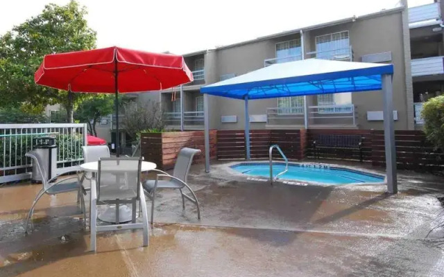 Clarion Inn & Suites Conference Center