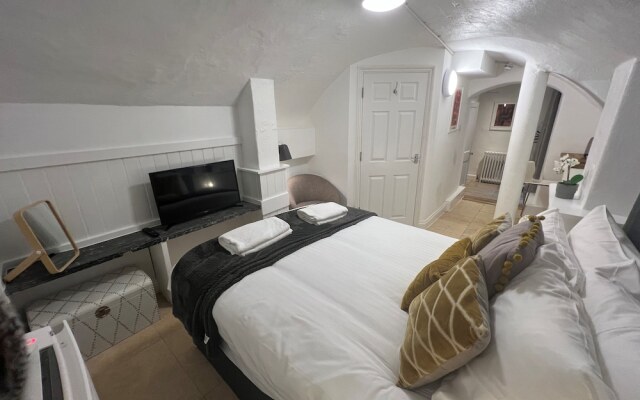 4 Berkeley Sq - YourApartment