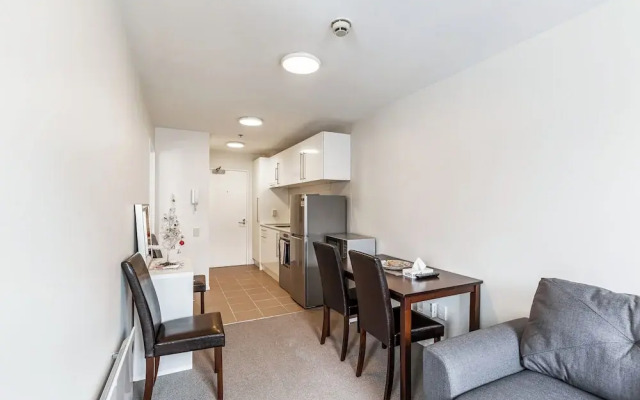 Cosy Central 1Br With Balcony!