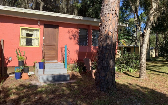 Nature Coast Inn and Cottages