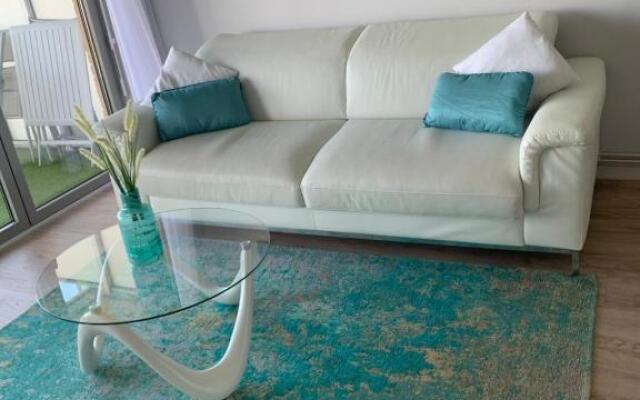 Face mer pieds dans l'eau