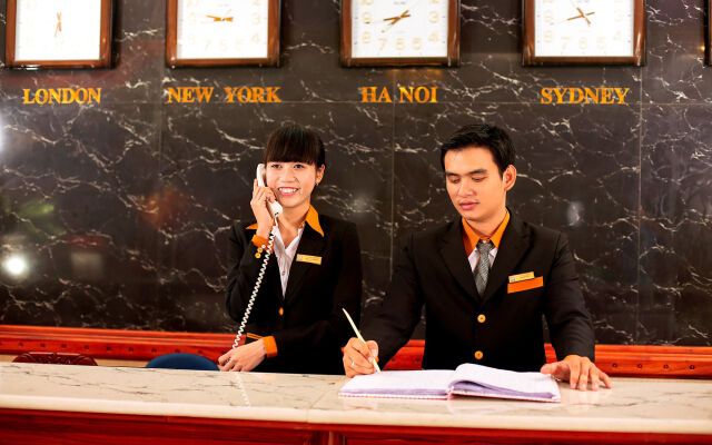 Van Phat Riverside Hotel