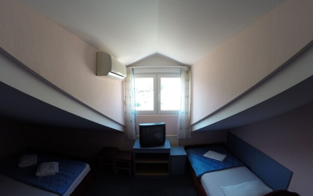 Hotel Lav