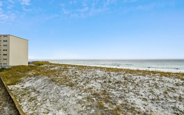 Inlet Reef 102 2 Bedroom Condo by RedAwning