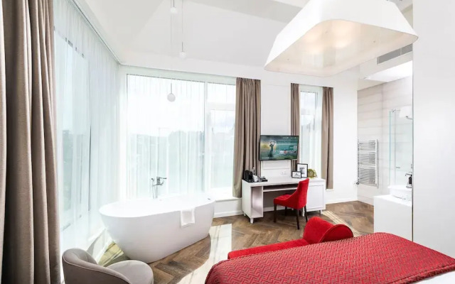 Three Corners Avenue Hotel