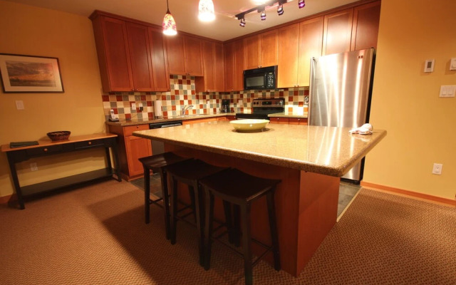 Pinnacle Ridge Chalets by Fernie Lodging