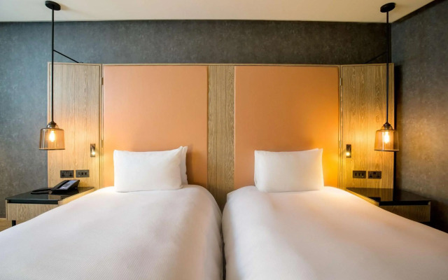 V Hotel Bencoolen
