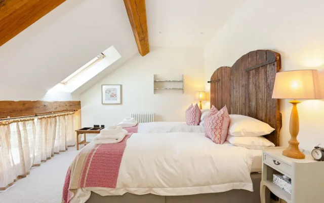 Classic Family Barn Conversion in Radcot