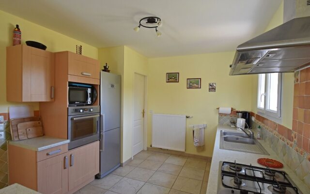 Spacious Villa Near Villemoustaussou With Pool