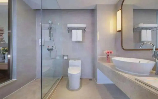 Vienna International Hotel (Foshan Eternal Love Xiqiao Mountain Scenic Area)