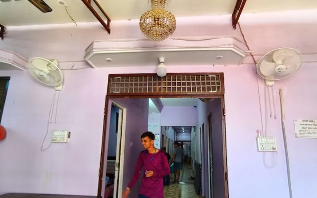 Shri Ayodhya Dham Hotel And Restaurant