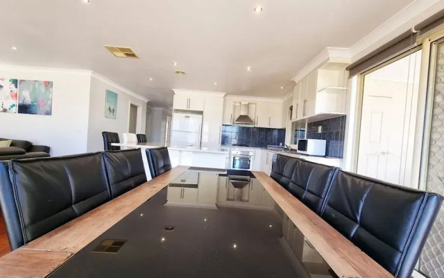 St Albans House - Spacious and Modern Home