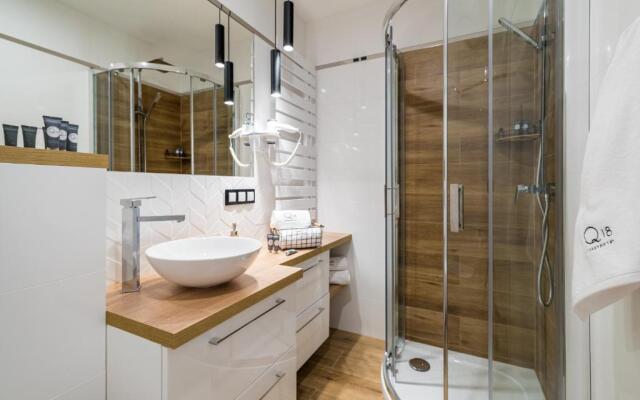 Q18 ApartHotel