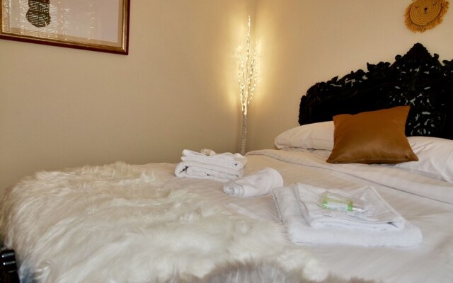 Deluxe 4/5 Bed Hot Tub Cinema Room 15