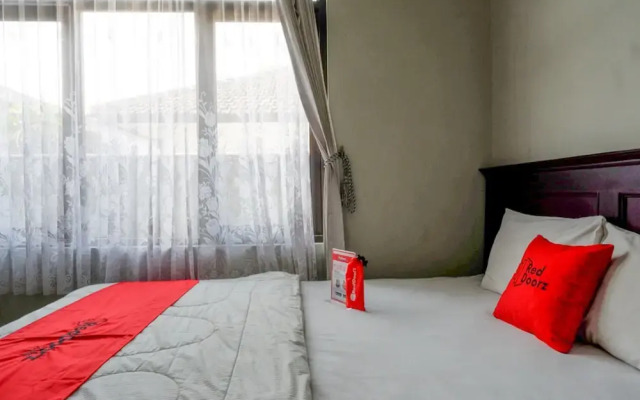 RedDoorz Syariah near Menara Kudus