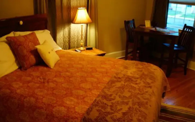 6th Street Guest House and Suites