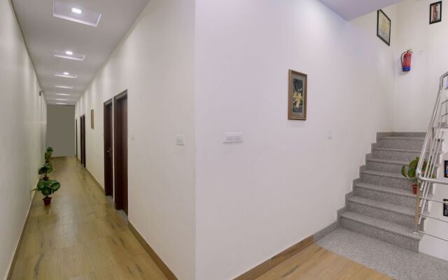 OYO 14571 Century Plaza