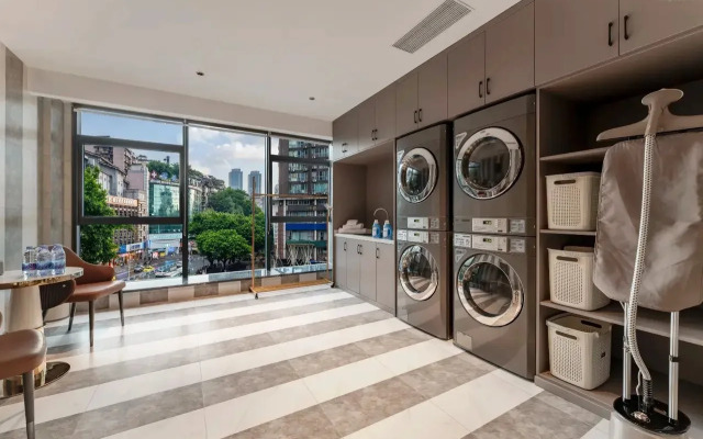 Howard Johnson By Wyndham Life Jiefangbei Chongqing