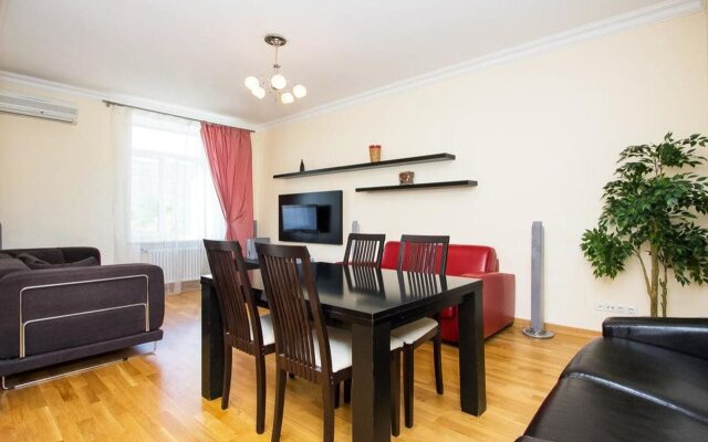 Apartlux on Ploshchad Pobedy