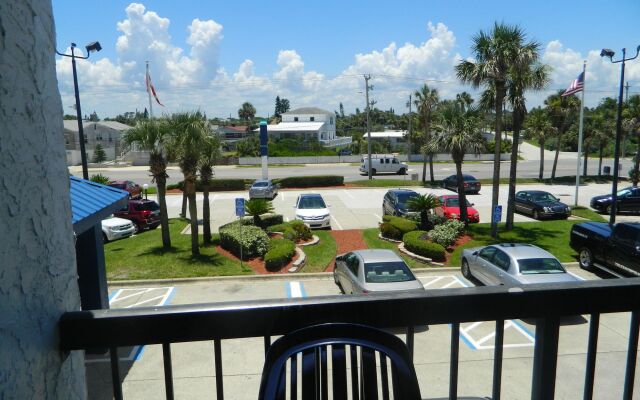 Tropical Winds Oceanfront Hotel