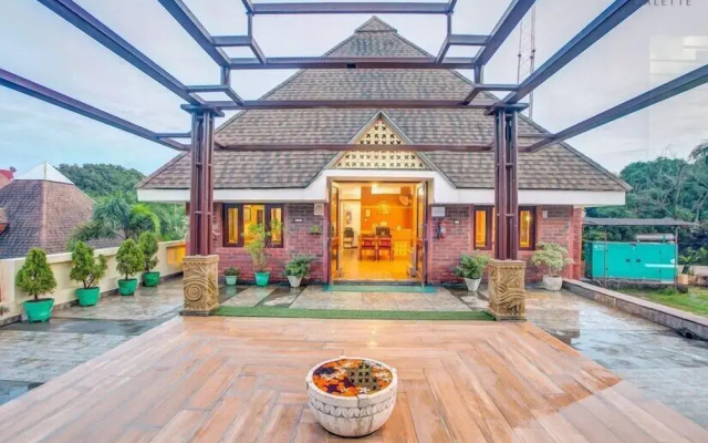 Pyramid Home Divine