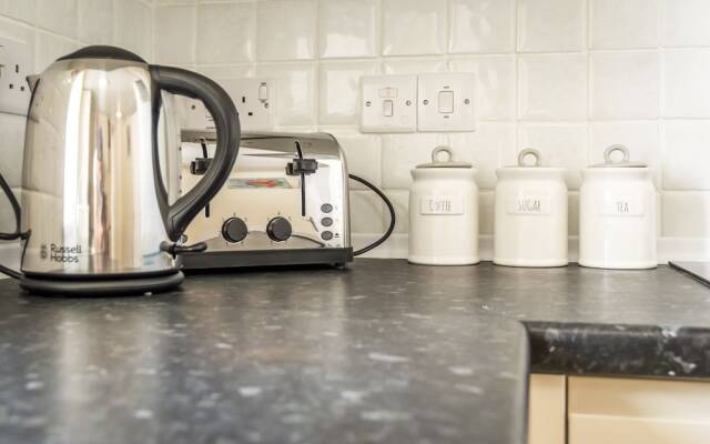 The Sail, Two Bedroom Apartment - Tenby