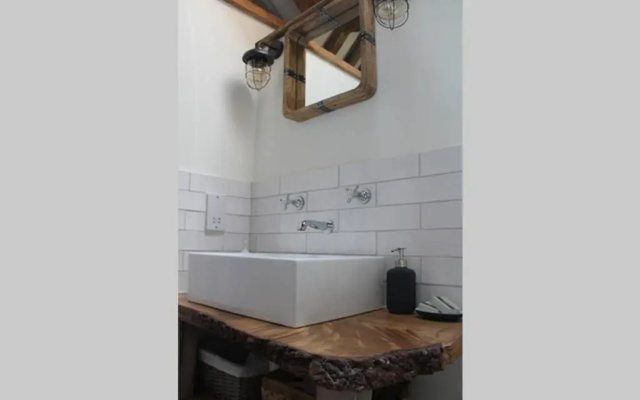 The Dovecote - unique self-contained 1bed renovated barn