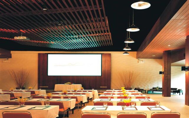 Kirimaya Golf Resort Spa