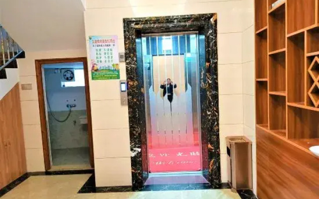 Dongxing Huidu Hotel