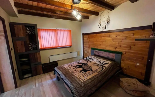 Roots Apartment 2