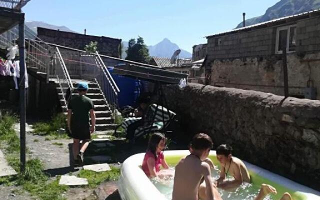 Nikoloz Guesthouse