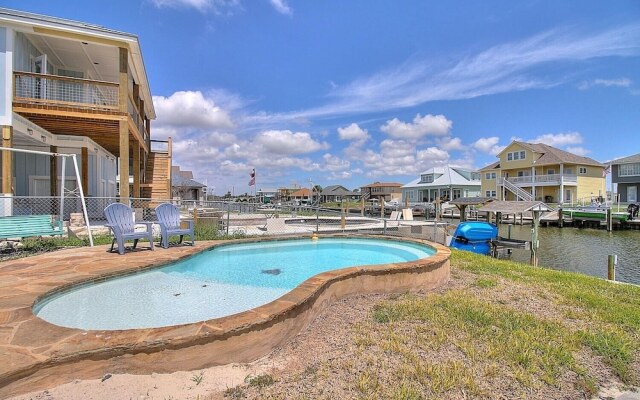 Baydreamer Vacation Home With Private Pool by Redawning