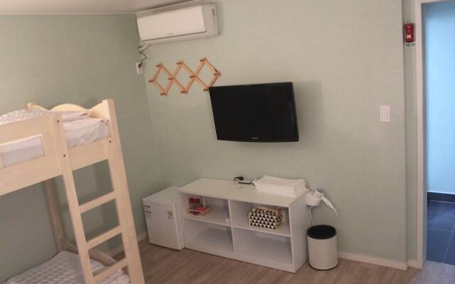 Hi & J Guesthouse - Hostel