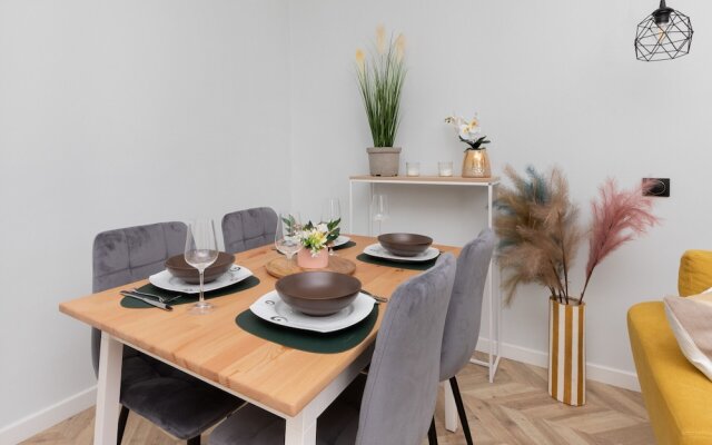 Old Town Apartment Garncarska by Renters