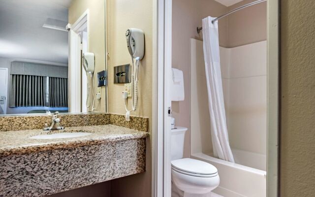 Scottish Fairway Inn