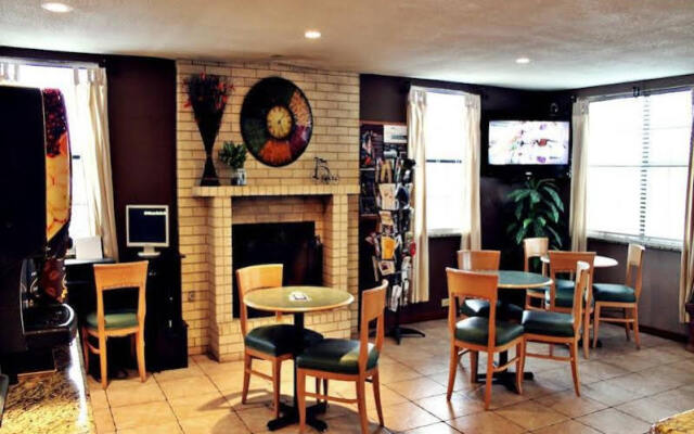 Super 8 by Wyndham Fredericksburg