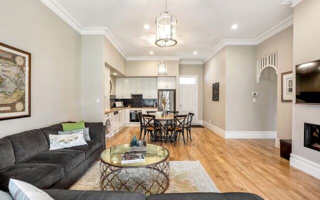 Grandview Accommodation - The Elm Tree Apartments